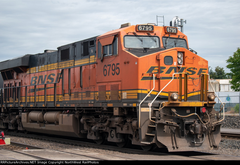 BNSF 6795
